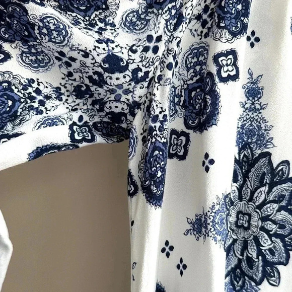 Forever 21 Contemporary Blue Floral Cold Shoulder Bell Sleeve Dress, Size XS - Picture 6 of 16